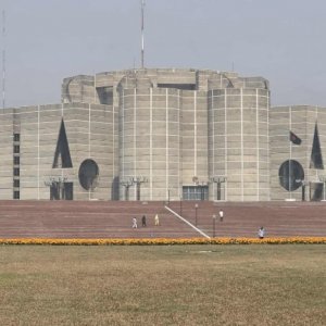 প্রধানমন্ত্রীর অনুপস্থিতিতে সংসদে কারা দায়িত্বে থাকবেন