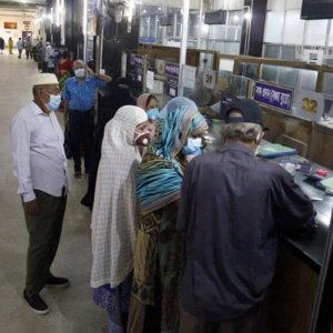 বৃহস্পতিবার কোন ব্যাংকের কোন শাখা খোলা