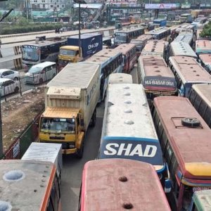 গাজীপুরের চন্দ্রায় মহাসড়কে দীর্ঘ যানজট