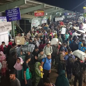 সদরঘাটে ঈদযাত্রার ভিড়, বৃষ্টি আর দুর্ঘটনায় দুর্ভোগ