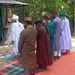 চাঁদপুরে ৭ মুসল্লির ঈদের জামাত, কয়েকটি পরিবারের ঈদ উদযাপন