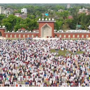 গোর-এ শহীদ ঈদগাহ ময়দানে লাখো মুসল্লির অংশগ্রহণে ঈদের জামাত