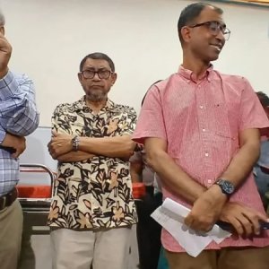 আকস্মিক অভিযানে গিয়ে হাসপাতাল সিলগালা করার নির্দেশ স্বাস্থ্যমন্ত্রীর