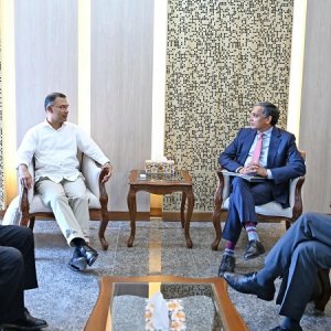 প্রধানমন্ত্রীর সঙ্গে আইএমএফের এশিয়া-প্যাসিফিক পরিচালকের বৈঠক