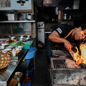 এলএনজি সংকটে এশিয়া, জ্বালানিতে ফিরছে কয়লার ব্যবহার