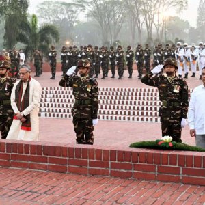 স্বাধীনতা দিবসে শহীদদের প্রতি রাষ্ট্রপতি ও প্রধানমন্ত্রীর শ্রদ্ধা নিবেদন