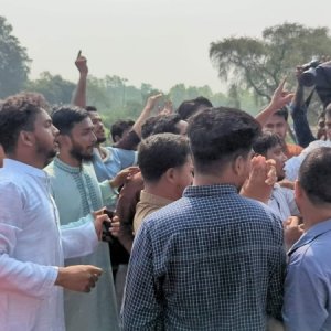 স্মৃতিসৌধে জাতীয় পার্টি ও ছাত্রশক্তির নেতাকর্মীদের মধ্যে হাতাহাতি