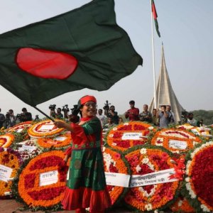 শ্রদ্ধার ফুলে বীর শহীদদের স্মরণ