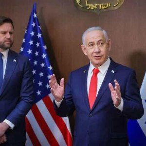 ইরান সরকারের পতন নিয়ে নেতানিয়াহুর ওপর ক্ষোভ ঝাড়লেন ভ্যান্স