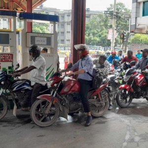 জ্বালানি তেলের অবৈধ মজুত ঠেকাতে ট্যাগ অফিসার নিয়োগের সিদ্ধান্ত