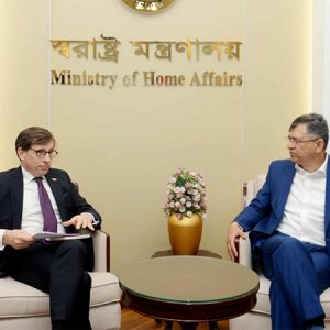 অন্তর্বর্তী সরকার দুর্বল থাকায় মব নিয়ন্ত্রণে ব্যর্থ হয়েছে: স্বরাষ্ট্রমন্ত্রী