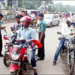 ট্রাফিক আইন লঙ্ঘনে ডিএমপির ১২৬৬ মামলা