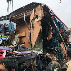 থেমে থাকা ট্রাকে বাসের ধাক্কায় ২ জন নিহত