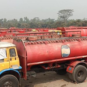 ট্যাংকলরি শ্রমিকদের কর্মবিরতি, উত্তরের ৮ জেলায় তেল সরবরাহ বন্ধ