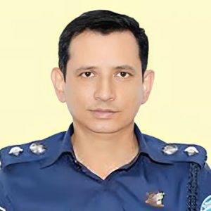 পা ভেঙে গেছে চট্টগ্রাম জেলা এসপির, হেলিকপ্টারে পাঠালো ঢাকায়