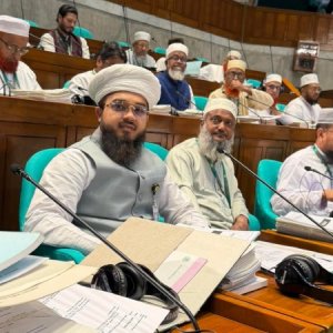 সংসদে নামাজ পড়তে গিয়ে জুতা হারালেন এমপি, ফেরত চেয়ে ফেসবুকে পোস্ট