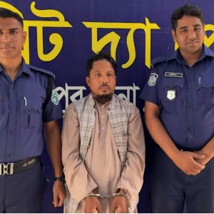 ছাত্রকে ধর্ষণের অভিযোগে মাদ্রাসার পরিচালক গ্রেফতার