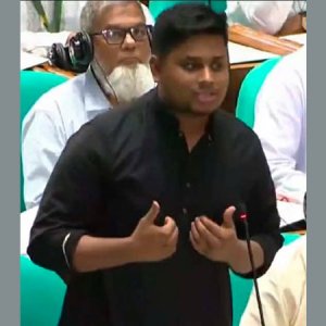 সালাহ উদ্দিন আহমেদ সংসদে এসেছেন ৯১ সালে, আমার জন্ম ৯৮ সালে: হাসনাত