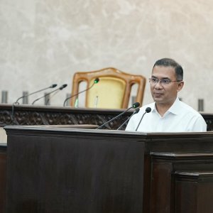 মাঠের দাবি সাবিনার, প্রধানমন্ত্রীর জবাব—‘অলমোস্ট ডান’