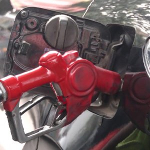 আপাতত বাড়ছে না জ্বালানি তেলের দাম