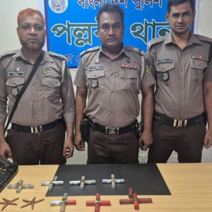 পল্লবীতে পরিত্যক্ত অবস্থায় মিললো পুলিশের লুণ্ঠনকৃত অস্ত্র-গুলি