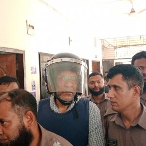 আমি শিক্ষক, শিক্ষার্থীদের ওপর গুলি চালাতে বলবো কীভাবে