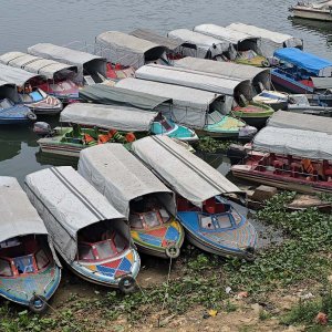 রাঙামাটিতে জ্বালানি সংকটে বন্ধ যাত্রীবাহী স্পিডবোট, বন্ধের শঙ্কায় লঞ্চ