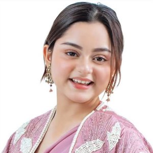 সোশ্যাল মিডিয়ায় আলোচনার কেন্দ্রে লুবাবা ও তার বিয়ে