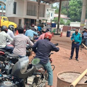 রংপুরে তেলের সংকট, পাম্পে পুলিশ মোতায়েন