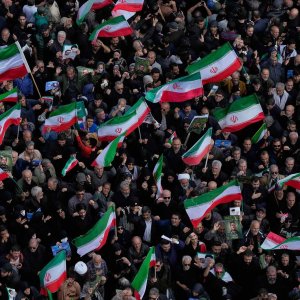 ট্রাম্পের ‘প্রস্তর যুগের’ হুমকির জবাবে ‘বিধ্বংসী’ হামলার হুঁশিয়ারি ইরানের