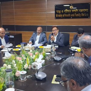 স্বাস্থ্যকর্মীদের মন্ত্রণালয়ে ডেকে জরুরি বৈঠক, দাবি পূরণে কমিটি