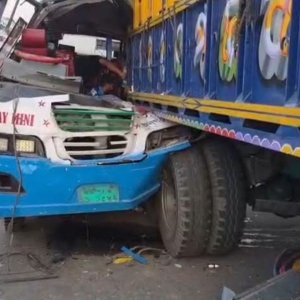 উড়াল সেতুতে ট্রাকের পেছনে বাসের ধাক্কা, দুজনের মৃত্যু