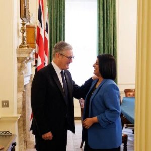 ব্রিটেনে বাংলাদেশিসহ নতুন অভিবাসীদের স্থায়ী বসবাসের শর্তে শিথিলতা আসছে?