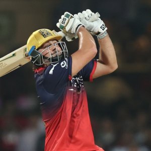 ডেথ ওভারে যে তাণ্ডবে ডেভিডের ইতিহাস 