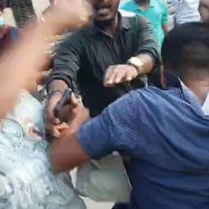 তেল শেষ বলার সঙ্গে সঙ্গে ফিলিং স্টেশনে ভাঙচুর, মারামারি