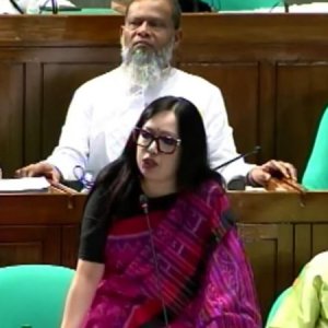 ৩০০ জন হামের রোগীর সামনে কথা বলছি না: সংসদে রুমিন ফারহানা