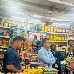 হুট করে বাজার পরিদর্শনে বাণিজ্যমন্ত্রী