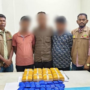 যাত্রীবাহী বাসে ৮ কোটি টাকার হেরোইন, ঢাকায় নিয়ে যাচ্ছিলেন তারা