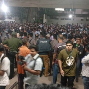 সংঘর্ষের জেরে ঢাকা মেডিক্যালে জরুরি বিভাগে সেবা বন্ধ