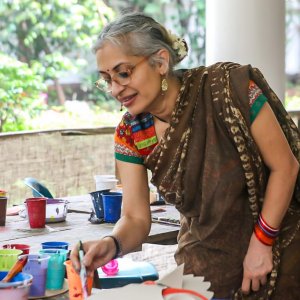 রং-তুলিতে মাতলেন বিপাশা