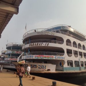 চারদিকে জ্বালানি সংকটের প্রভাব পড়লেও, সদরঘাটে নেই ভোগান্তি 