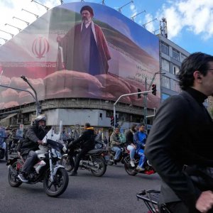 ইরান-মার্কিন যুদ্ধবিরতি নিয়ে ধোঁয়াশা, হামলা-হুমকি এখনও অব্যাহত