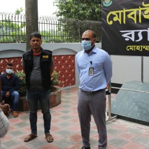 আগারগাঁও পাসপোর্ট অফিসে দালাল চক্রের দৌরাত্ম্য, আটক ১৪