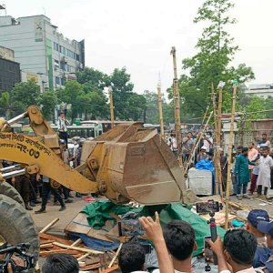 অবৈধ কাউন্টার উচ্ছেদ ও ফুটপাত দখলমুক্ত করতে কঠোর অভিযান