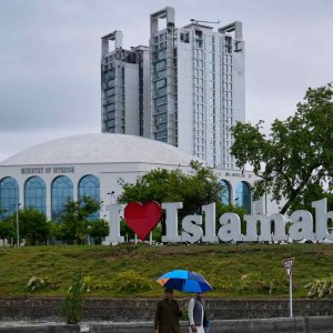 বিশ্বের নজর এখন ইসলামাবাদে