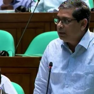 ‘স্থানীয় সরকার বিল পাস না হলে আ. লীগের মেয়রদের চেয়ারে বসার সুযোগ দিতে হবে’