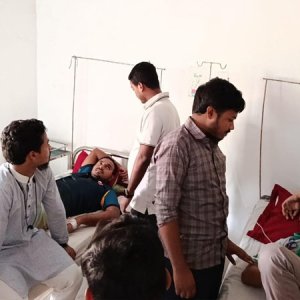 ৭২ ঘণ্টা পর অনশন ভাঙলেন গণভোটের রায় বাস্তবায়নের দাবিতে অনশনরতরা