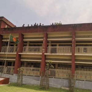 তিন শতাধিক স্কুল ভবন শিক্ষার্থীদের ‘মরণ ফাঁদ’ 