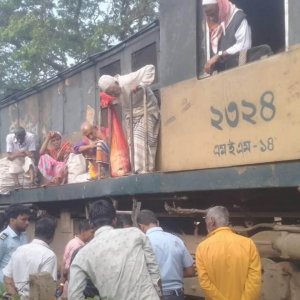 ইঞ্জিন বিকল, আড়াই ঘণ্টা পর গন্তব্যে গেলো ট্রেন