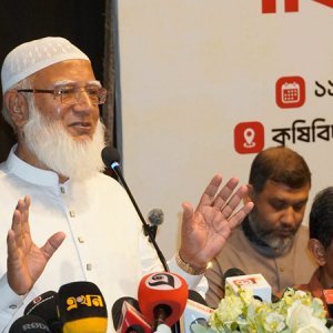 ‘সরকারি দলের কথা শুনলে মনে হয় দেশ তেলের ওপর ভাসছে’